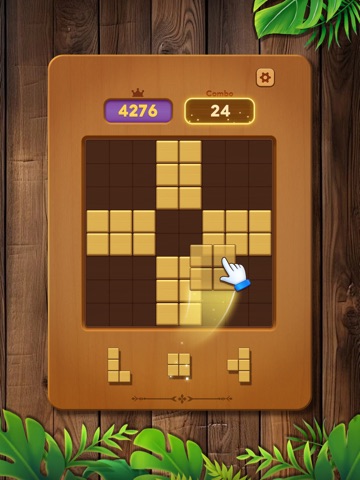 木质棋盘中摆放不同形状的方块，下方保留三组待放方块，上方显示分数与连击